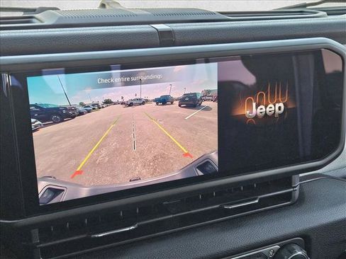 Used 2025 Jeep Gladiator Sport AWD/4WD image 10