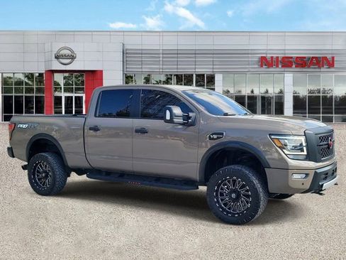 Used 2024 Nissan Titan PRO-4X w/ Pro-4x Convenience Package image 2