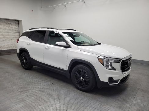 Used 2022 GMC Terrain SLE w/ Driver Convenience Package image 11