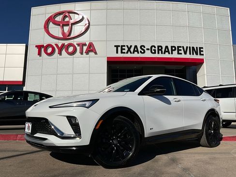 Used 2025 Buick Envista Sport Touring image 2