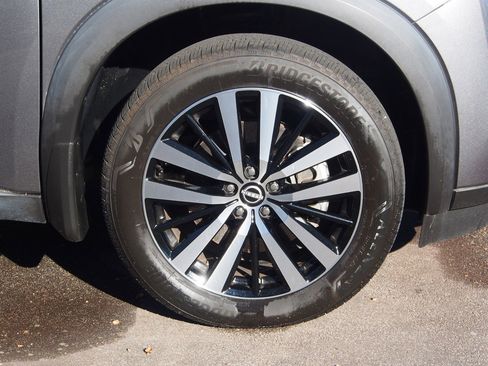 Used 2023 Nissan Pathfinder Platinum w/ Black Appearance Package image 9