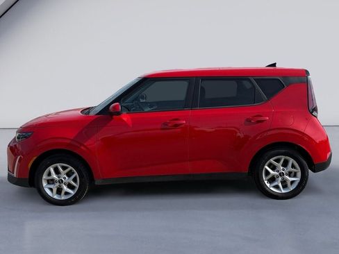 Used 2023 Kia Soul LX w/ LX Technology Package image 2