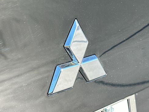 New 2025 Mitsubishi Outlander ES image 18