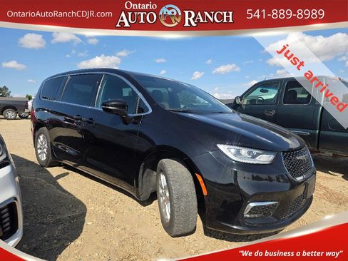 Used 2024 Chrysler Pacifica Touring FWD image 1