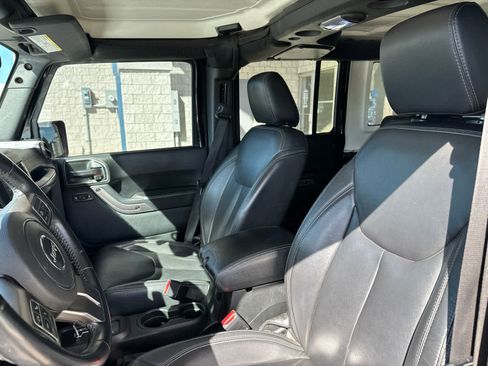 Used 2018 Jeep Wrangler Unlimited Sahara image 15