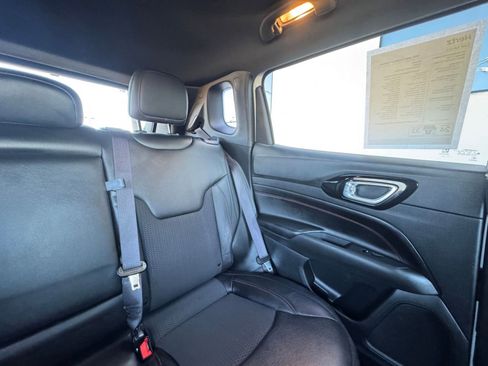 Used 2025 Jeep Compass Trailhawk image 36