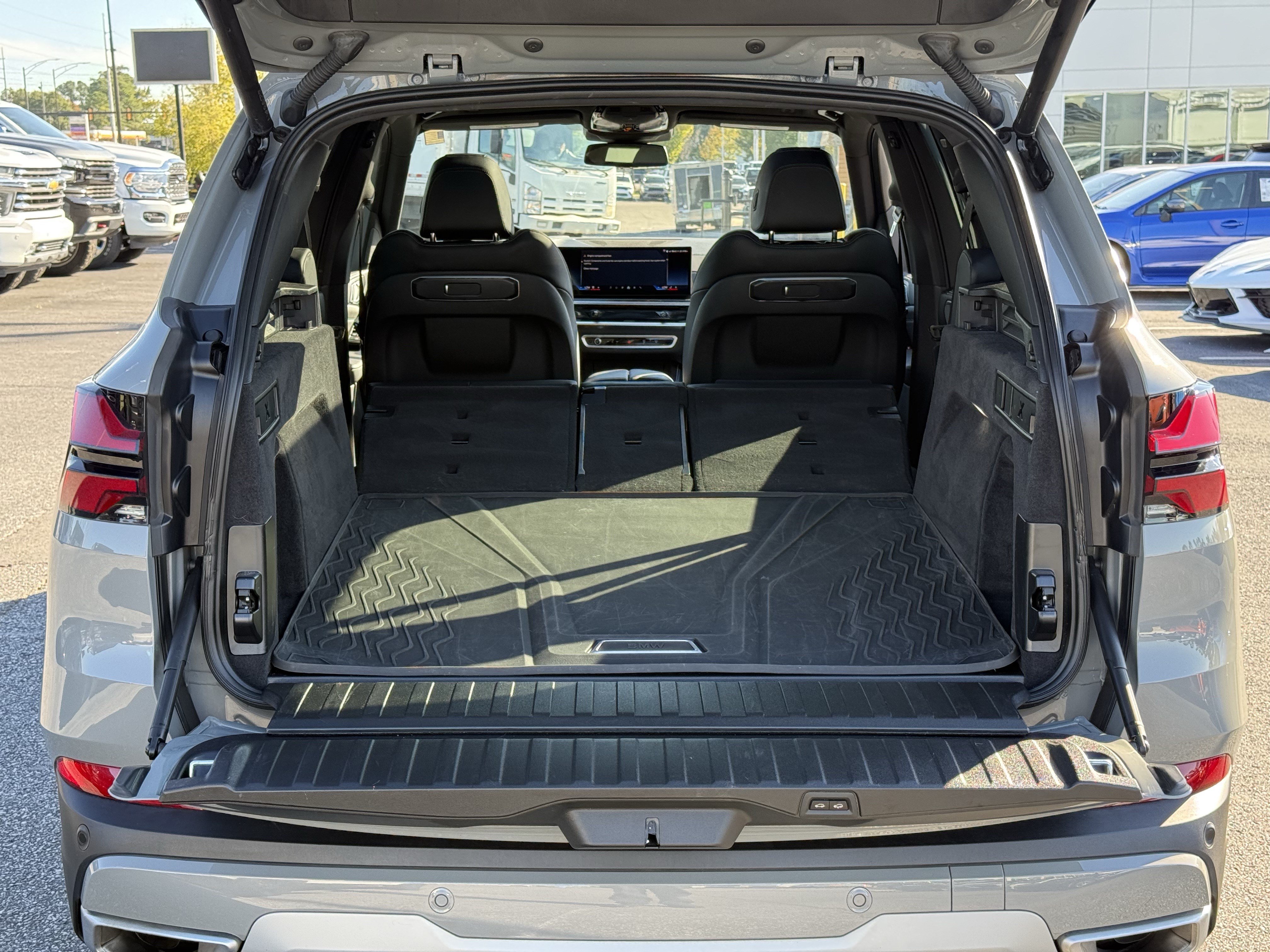 Used 2025 BMW X5 xDrive40i w/ Parking Assistance Package AWD/4WD image 35