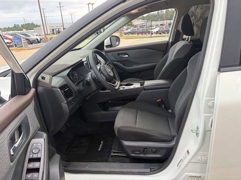 Used 2023 Nissan Rogue SV FWD image 9