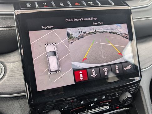 Used 2024 Jeep Grand Cherokee L Limited w/ Luxury Tech Group II image 19