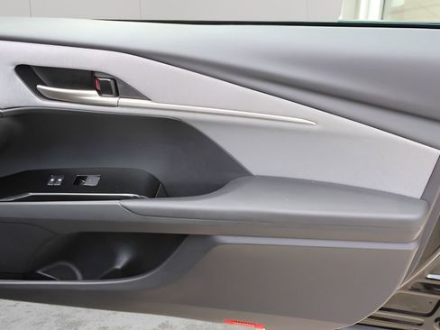 Used 2025 Toyota Camry LE w/ Convenience Package image 24