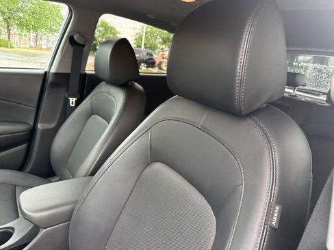 Used 2023 Hyundai Kona Limited AWD/4WD image 12