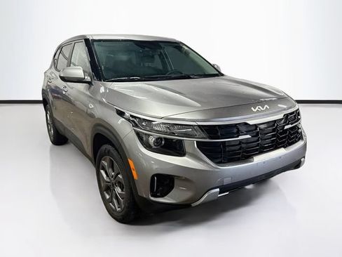 Used 2024 Kia Seltos LX AWD/4WD image 1