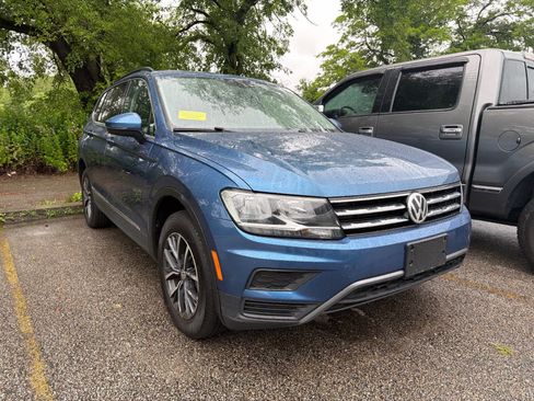 Used 2020 Volkswagen Tiguan SE w/ 3rd Row Seat Package AWD/4WD image 4