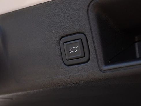 Used 2024 GMC Terrain Denali w/ Denali Premium Package AWD/4WD image 8