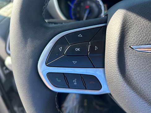 Used 2024 Chrysler Pacifica Touring-L FWD image 45