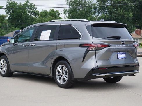 Used 2026 Toyota Sienna Limited FWD image 5