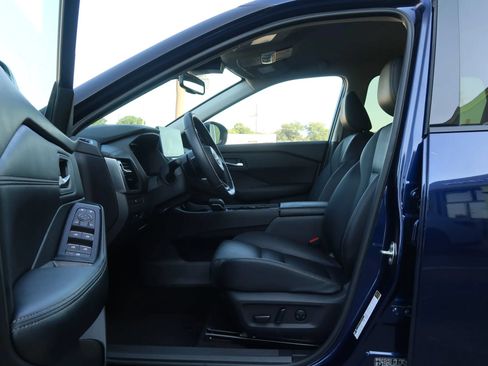 Used 2024 Nissan Rogue SL AWD/4WD image 15