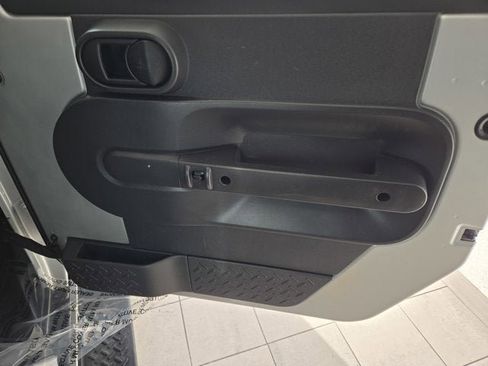 Used 2008 Jeep Wrangler Unlimited Sahara w/ Dual Top Group image 3