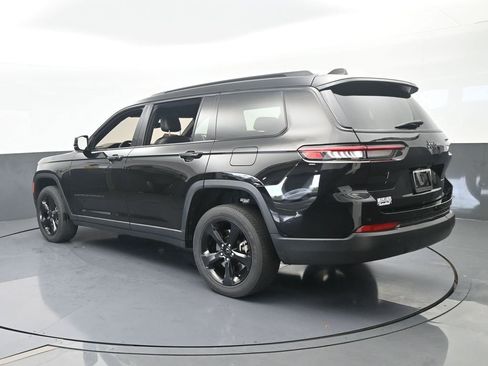 Used 2023 Jeep Grand Cherokee L Laredo RWD image 4