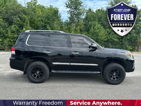 Used 2013 Lexus LX 570 4WD w/ Luxury Pkg w/Pre-crash image 7
