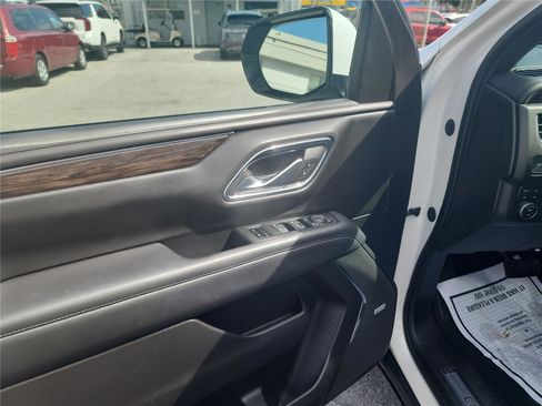 Used 2023 Chevrolet Suburban Z71 w/ Z71 Off-Road Package image 17