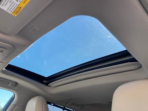 Used 2023 Toyota Highlander Limited image 14