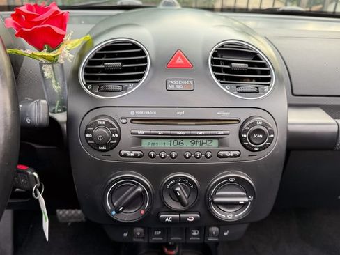 Used 2009 Volkswagen Beetle Convertible FWD image 12