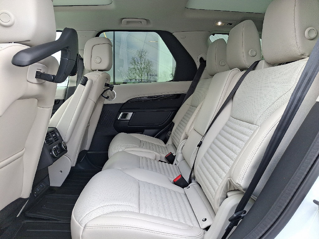 Used 2026 Land Rover Discovery S AWD/4WD image 6