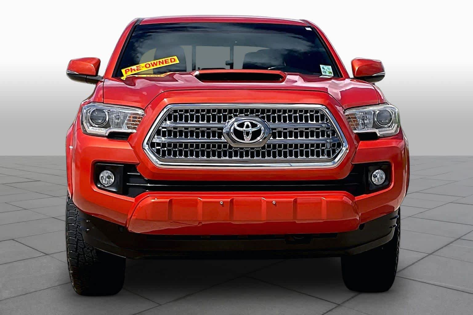 Used 2016 Toyota Tacoma TRD Sport w/ Towing Package RWD image 4