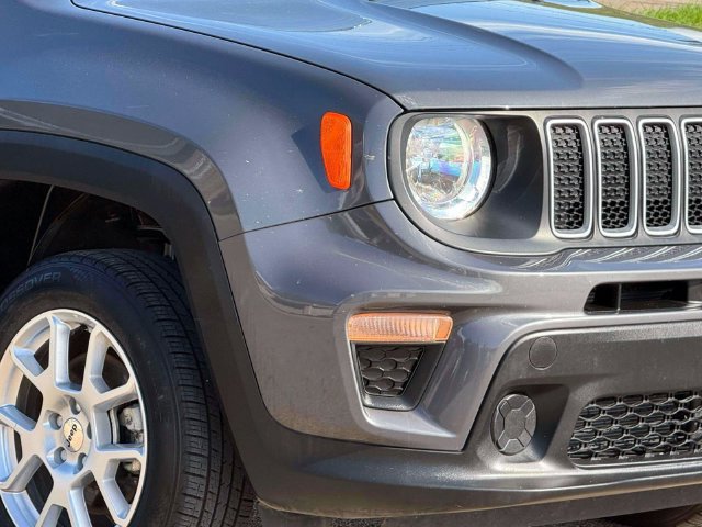 Certified 2023 Jeep Renegade Latitude AWD/4WD image 10