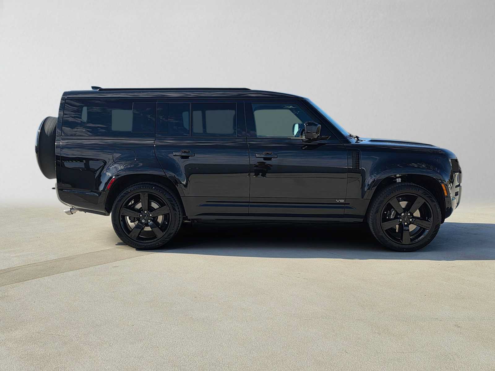 New 2026 Land Rover Defender 130 V8 AWD/4WD image 6