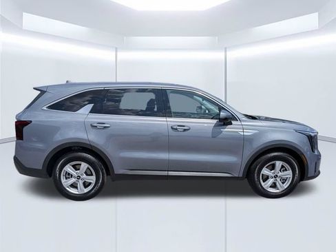 Used 2025 Kia Sorento LX FWD image 3