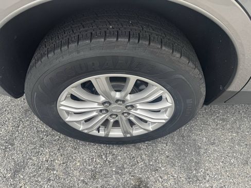 Used 2018 Cadillac XT5 FWD image 35