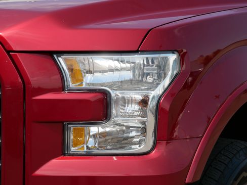 Used 2015 Ford F150 XLT w/ Equipment Group 302A Luxury AWD/4WD image 16