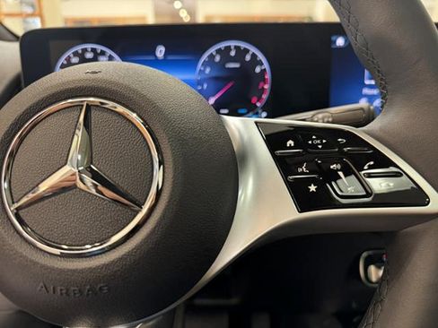 Used 2026 Mercedes-Benz GLB 250 w/ Sun & Sound Package image 18