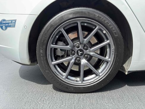 Used 2020 Tesla Model 3 Standard Range Plus image 14