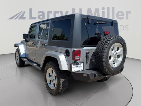Used 2017 Jeep Wrangler Unlimited Sahara w/ Connectivity Group AWD/4WD image 4