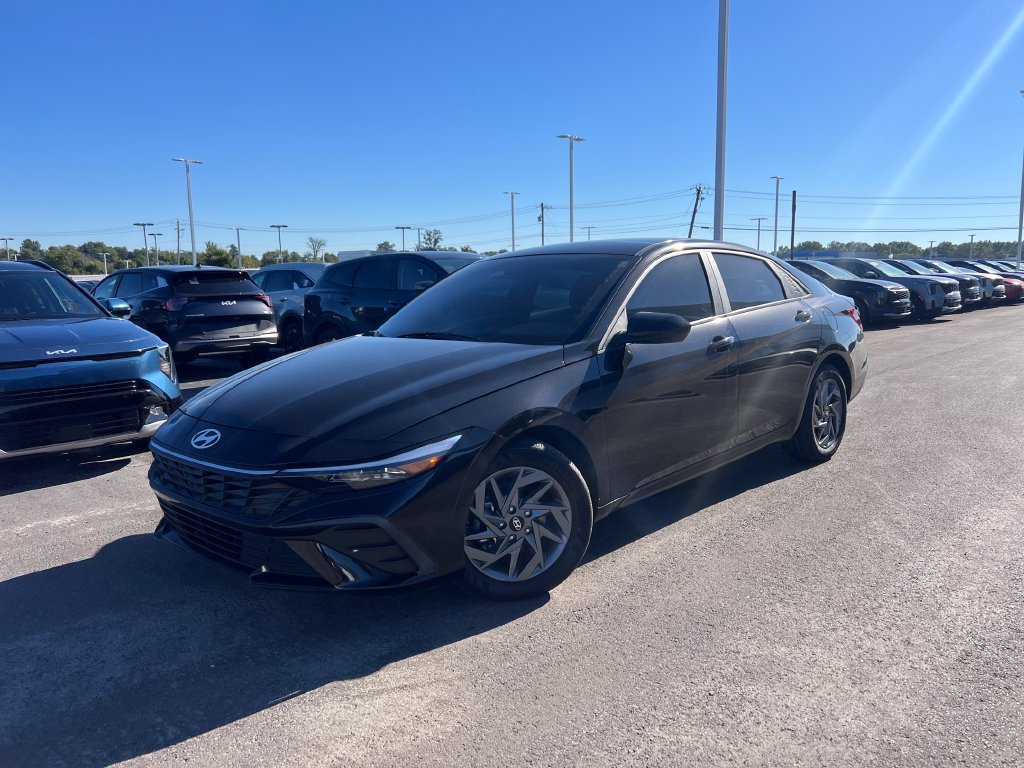 Used 2024 Hyundai Elantra SEL FWD image 7
