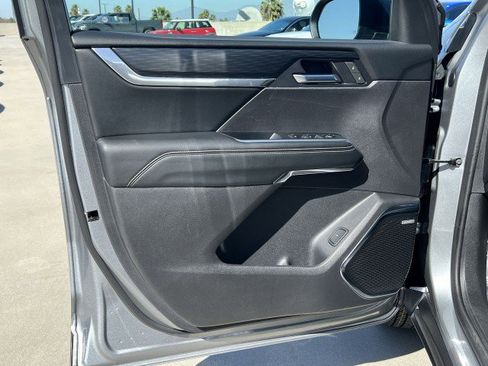 Used 2025 GMC Acadia Elevation image 22