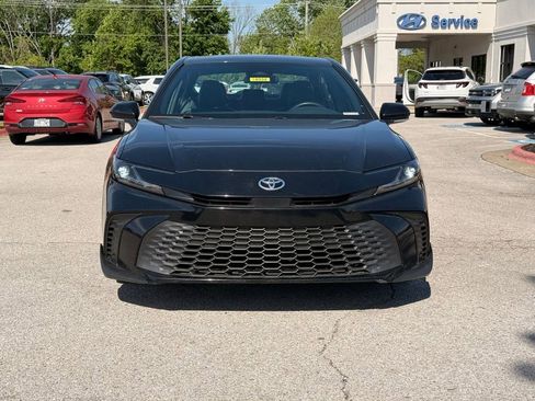 Used 2025 Toyota Camry SE FWD image 2
