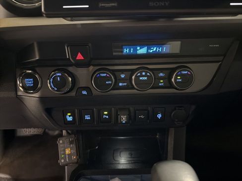 Used 2022 Toyota Tacoma TRD Sport w/ Technology Package image 23