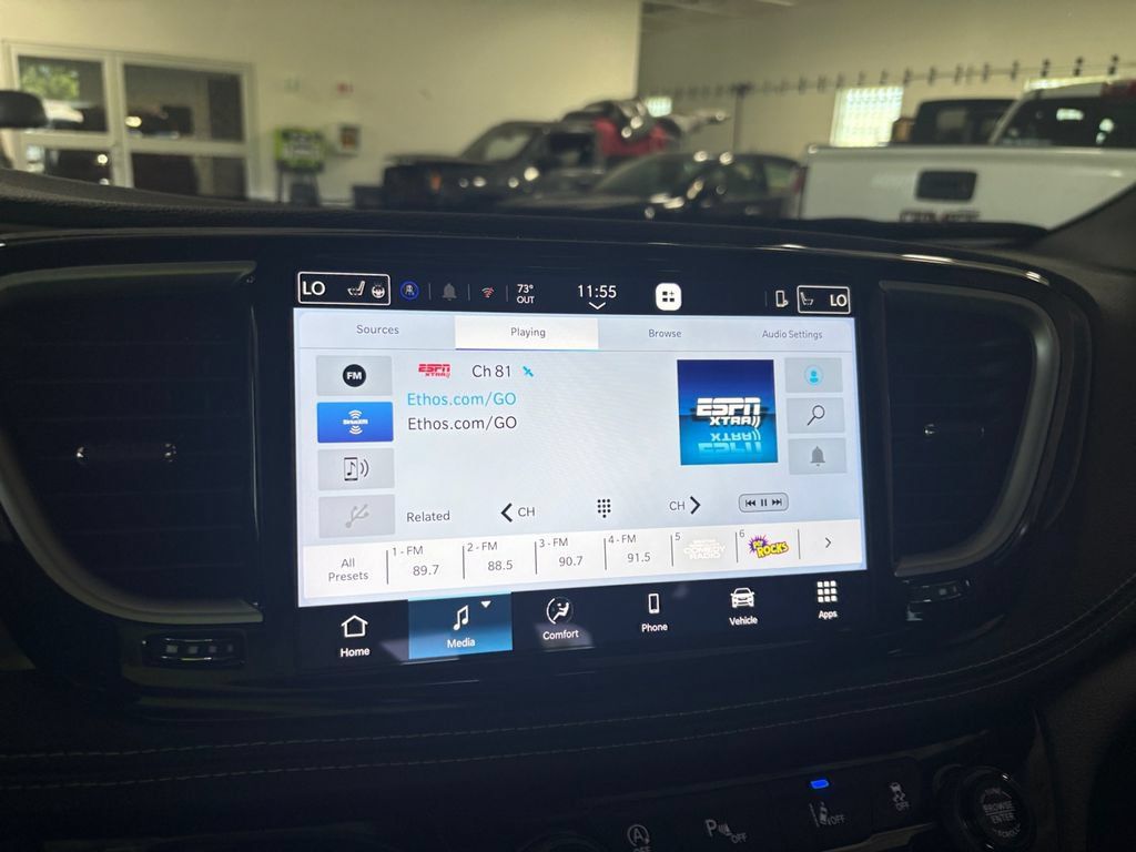 New 2026 Chrysler Pacifica Select FWD image 17