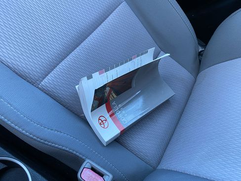 Used 2015 Toyota Corolla LE Premium image 17