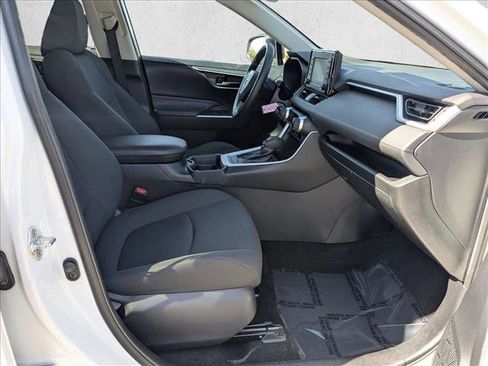 Used 2020 Toyota RAV4 LE image 18