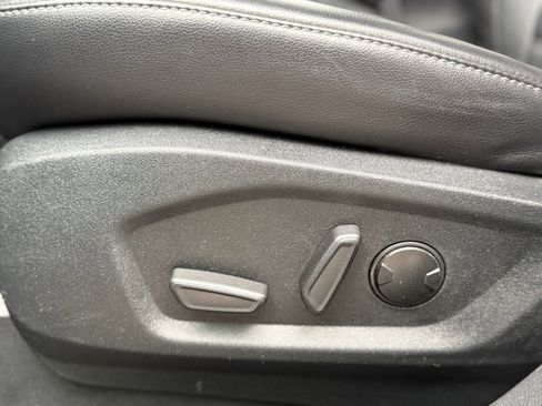 Used 2022 Ford Edge SEL image 9