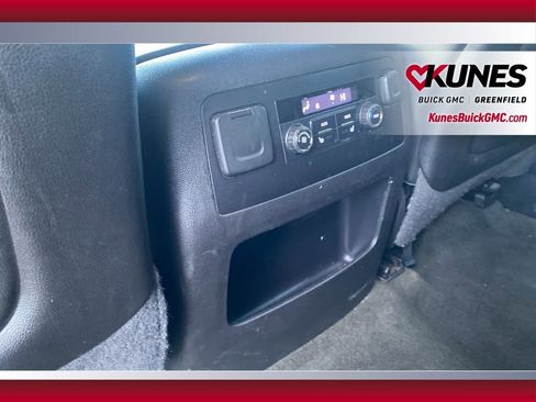 Used 2016 GMC Yukon XL SLT image 31