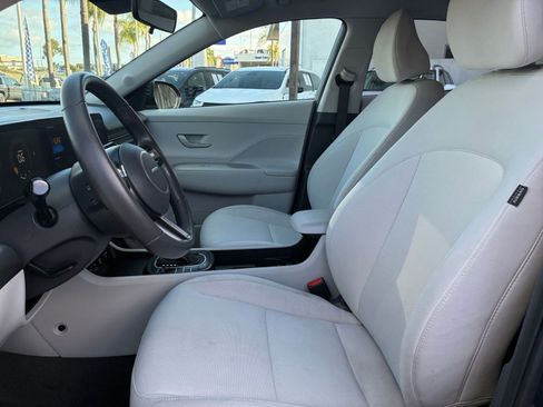 Used 2025 Hyundai Kona SEL image 28