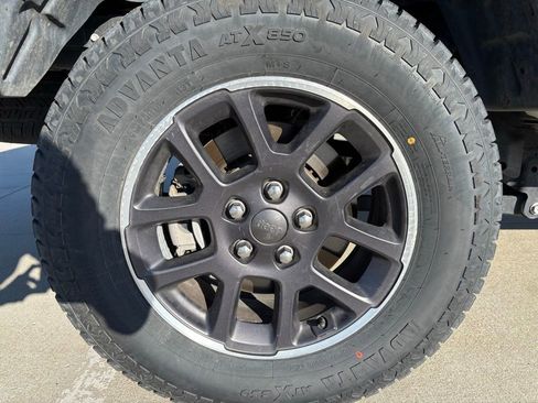 Used 2023 Jeep Gladiator Overland image 10