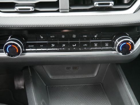 New 2026 Chevrolet Equinox LT w/ Convenience Package II image 8