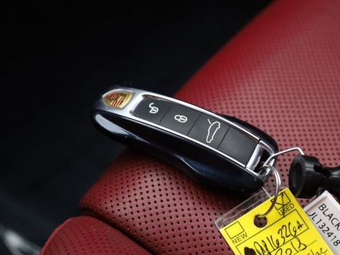 Used 2018 Porsche Panamera 4S image 26